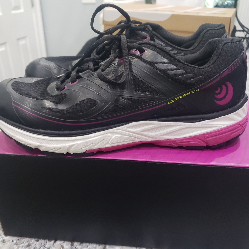 Topo Running Shoes /Size 8/Black